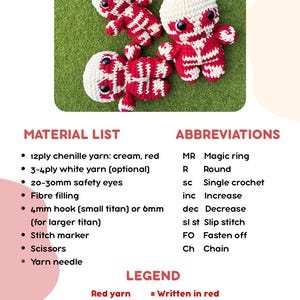 Puede incluir: Tres mu&ntilde;ecos de ganchillo hechos a mano en rojo y crema, tumbados sobre c&eacute;sped verde. Los mu&ntilde;ecos tienen grandes ojos negros y est&aacute;n hechos con un patr&oacute;n de rayas. La imagen tambi&eacute;n incluye una lista de materiales y abreviaturas para el ganchillo.