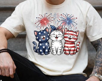 Camiseta adorable de gato para el 4 de julio / Camiseta patriótica de gatitos / Camiseta de gatos con la bandera de EE. UU. / Camiseta del Día de la Independencia / Felino rojo, blanco y azul / Regalo para amantes de los gatos