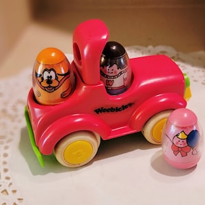 Vintage WEEBICLE Weebles Car Tow Truck with 3 Weebles, 1970s Rare Vintage Toy. Boy, Baby and Pluto.