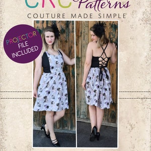 Op de afbeelding: Twee vrouwen dragen een zwart-witte bloemenjurk met een gekruist rugdetail. De jurk is verkrijgbaar als naaipatroon met een projectorbestand inbegrepen. De tekst "CKC Patterns Couture Made Simple" en "CKC Adults" is zichtbaar op de afbeelding.