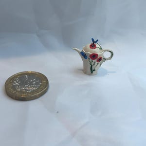 1/12th poppy teapot dollshouse