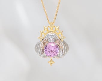 Colgante del zodiaco Virgo en plata S925 bañado en oro con zafiro rosa de laboratorio, diseño original