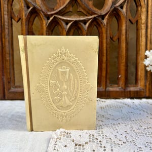 Antique French Missal Prayer Book: Nouveau Missel Romain, Gilt Edges, 1919 Catholic Devotional
