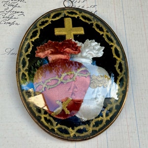 Antique French Ex Voto Framed Reliquary, French Religious Wall Hanging, Dome Convex Glass, Antique French Reliquary Religious Wall Hanging