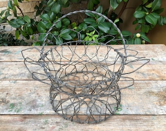 Vintage Wire Egg Basket, 1900s Metal Wire Basket, Rustic Handled Basket, Rustic Farm Basket, Easter Decor, Spring Decor, French Farmhouse
