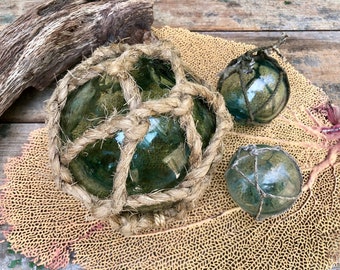 Vintage Fishing Floats, Exact Set of 3 Japanese Glass Floats, Set of Glass Floats with Net, Coastal Decor Bowl Filler, Blue Green Floats