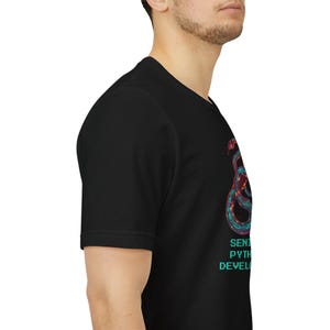 Senior Python Programmierer Shirt, Cyberpunk Schlange Tattoo T-Shirt, lustiges Python Coder Geschenk für Software-Ingenieure und Datenwissenschaftler Bild 6