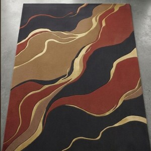 Alfombra abstracta hecha a mano con mechones – Alfombra moderna en tonos tierra de óxido, beige y negro / Alfombra de diseño ondulado contemporáneo para la decoración de la sala de estar