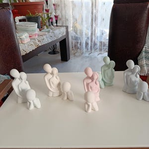 Minimalist Family Figurine – Handmade Couple & Child Sculpture, Modern Shelf Console Decor