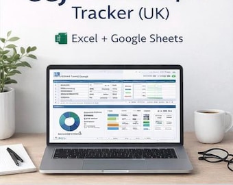 Könnte beinhalten: Ein Laptop mit einer Finanz-Tabellenkalkulation, mit dem Text "CCJ & Credit Repair Tracker (UK)". Eine Kaffeetasse, ein Notizblock und eine Brille liegen auf dem Schreibtisch. Das ClearFile Studio-Logo befindet sich unten.