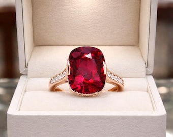 Anillo de compromiso ovalado con rubí natural y diamantes de 4,00 quilates en oro rosa de 14 quilates (sin importaciones).