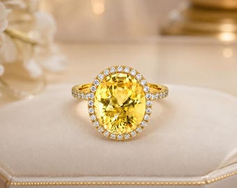 Anillo de zafiro amarillo ovalado de 0,85 quilates con diamantes en oro blanco de 14 quilates (sin necesidad de importación).