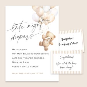 Può includere: Un set di inviti per baby shower con un design stravagante. La carta principale recita "late night diapers" con un orsacchiotto e palloncini. Due carte più piccole dicono "Surprise! It's a poop o'clock!" e "Congratulations! You unlock the bonus diaper change!"