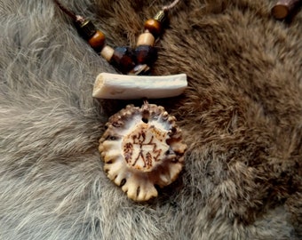 Collier nordique en bois de cerf dieu du tonnerre, nordique, viking, magie, os de sanglier, esprit cerf, fait main unique,