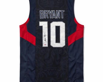 Camiseta autografiada de Kobe Bryant, jugador de la NBA, certificada por PSA/DNA.
