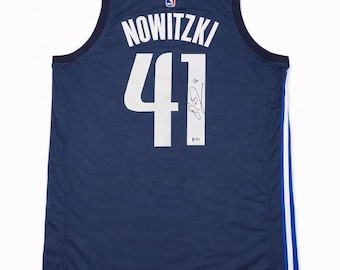 Camiseta azul autografiada a mano por Dirk Nowitzki, número 41, con certificado de autenticidad BAS.