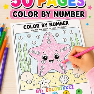 Op de afbeelding: Een kleur-op-nummer werkblad met een roze zeester, groen zeewier en een zanderige bodem met schelpen. De pagina bevat een kleurcode onderaan met de cijfers één tot en met vijf en de tekst 50 PAGES COLOR BY NUMBER BY: COLORIXXZZ.