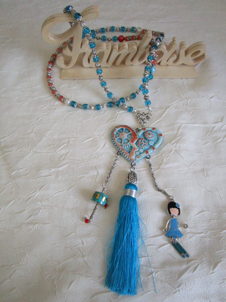 Ravissant collier plastron en perles de verre et m\u00e9daillon argile hippie chic