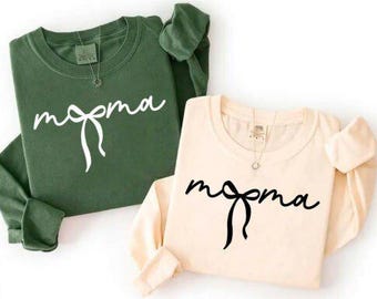 Minimalist Mama Sweatshirt: Cozy Mom Crewneck Pullover