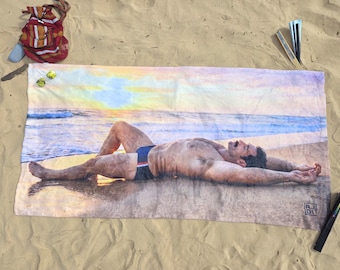 Toalla de playa Cowboy Clinton / Siesta al atardecer, Arte costero, Toalla de piscina extragrande de lujo (varios tamaños)