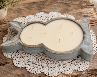 Vela grande de madera azul con aroma a conejito y seis mechas, portavelas de conejo envejecido, centro de mesa rústico de estilo granja shabby chic.