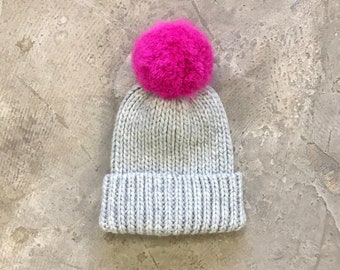 Cappello a cuffia in lana grossa grigia con pompon staccabile. Cappelli in lana merino grigia grossa da donna, uomo. Regalo per lei Regalo per lui Cappello da donna