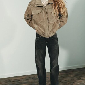 Chaqueta de ante para mujer inspirada en Zara que se ha vuelto viral / Chaqueta con cuello alto y cremallera imagen 3