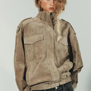 Chaqueta de ante para mujer inspirada en Zara que se ha vuelto viral / Chaqueta con cuello alto y cremallera imagen 2