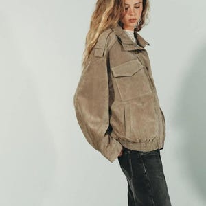 Chaqueta de ante para mujer inspirada en Zara que se ha vuelto viral / Chaqueta con cuello alto y cremallera imagen 15