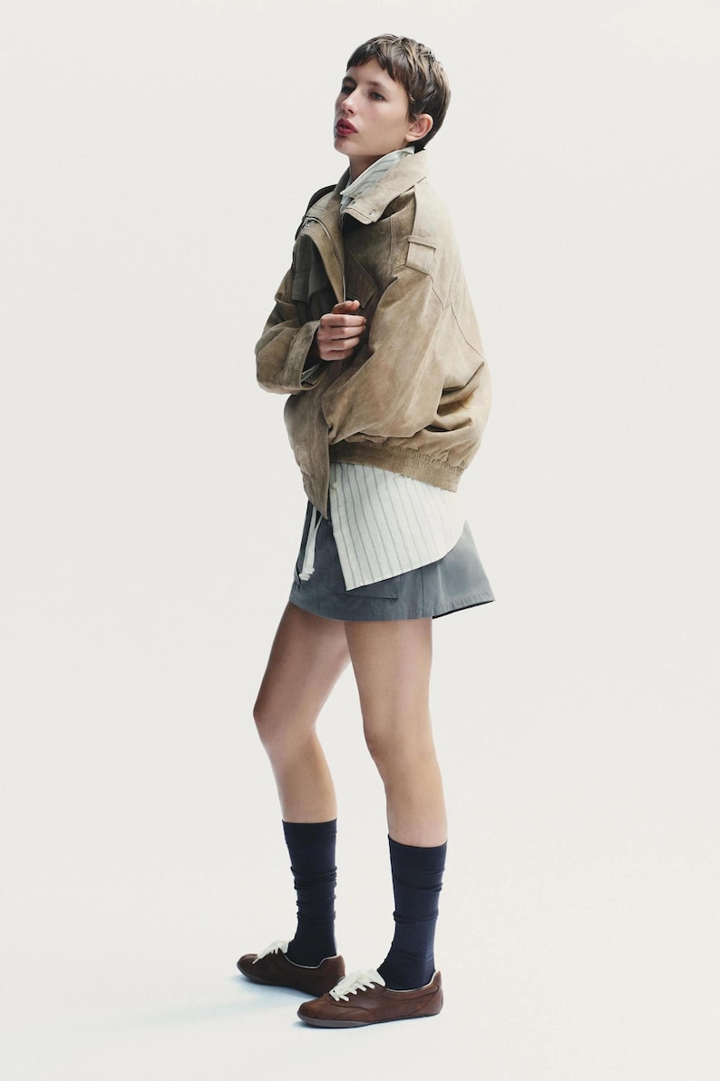 Chaqueta de ante para mujer inspirada en Zara que se ha vuelto viral / Chaqueta con cuello alto y cremallera imagen 6