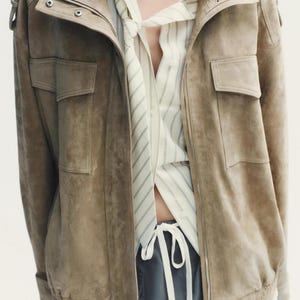 Chaqueta de ante para mujer inspirada en Zara que se ha vuelto viral / Chaqueta con cuello alto y cremallera imagen 9