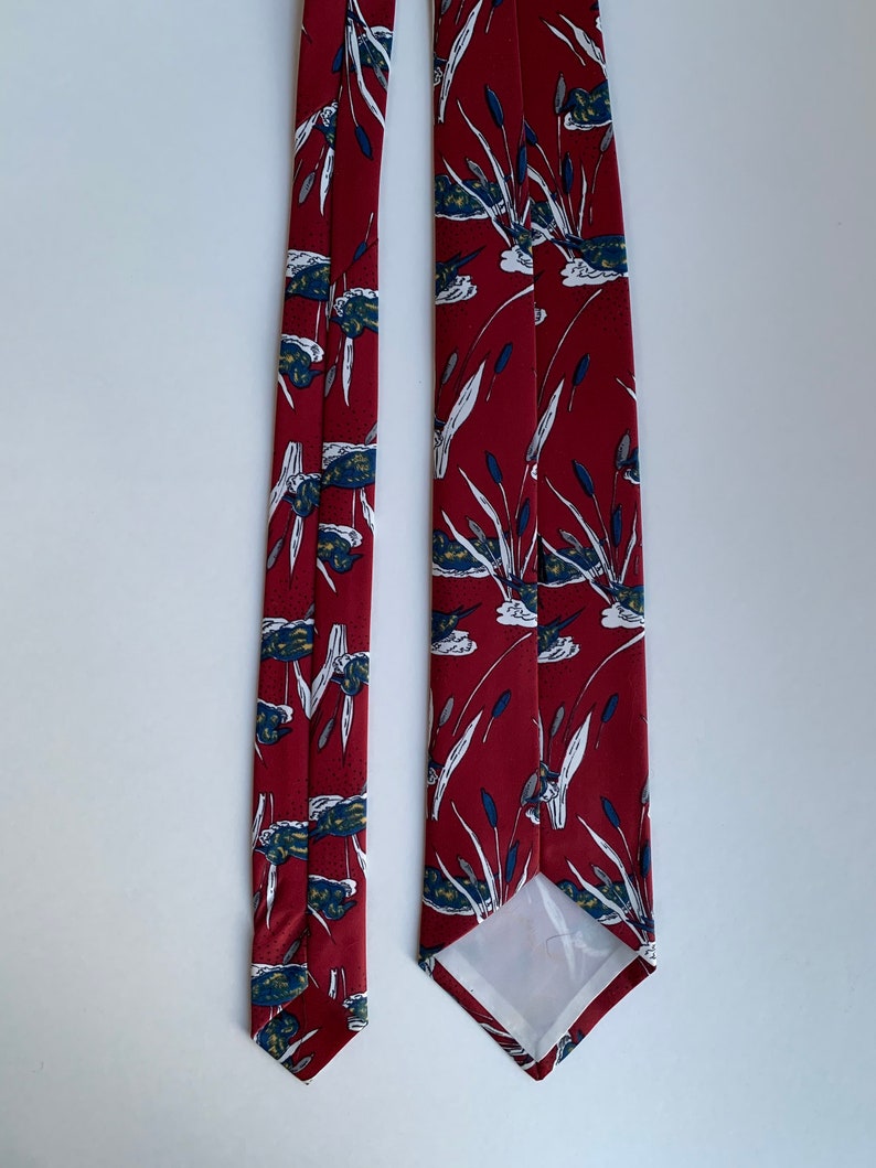 Red Background with DuckFowl Design Vintage Men/'s Tie c1980s