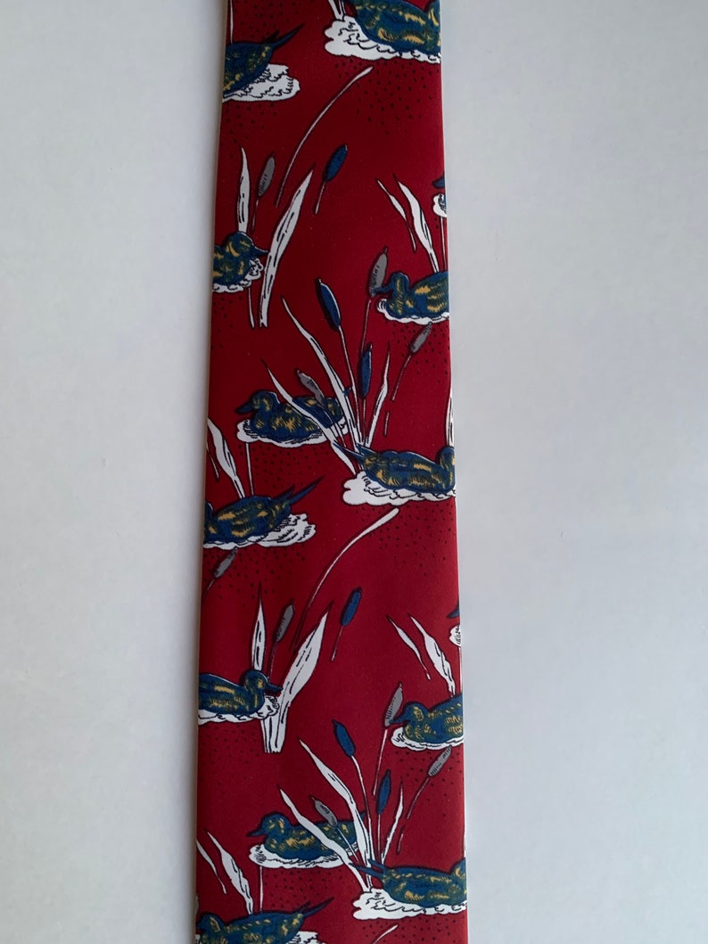 Red Background with DuckFowl Design Vintage Men/'s Tie c1980s