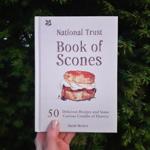 Ilustrator National Trust Book of Scones z podpisem Sarah Merker, zilustrowany przez Amy Holliday | History Recipe Book + darmowa zakładka
