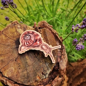 Snail 4cm Wooden Pin Badge (Responsibly sourced wood & eco-friendly)
