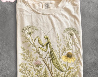 90s Bug Vintage Praying Mantis Shirt, Cottagecore WildFlower Nature Comfort Colors Tee