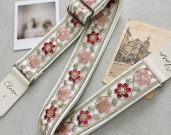 Personalisierter bestickter Gitarrengurt, individuell gravierte Lederenden, Vintage-Blumengurt für Akkustik und Bass, Geschenk für Musiker
