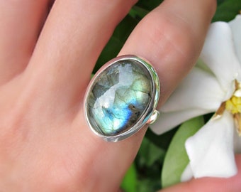 Labradorite Eos Ring, Size 7 Ring, 925 Silver Ring, Hallmarked, Sterling Silver Labradorite Oval Gemstone Ring, Well-Made Large Stone Ring