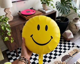 Smiley Balloon Wall Art | 3D Pop Art Floating Decor | Unique Housewarming Gift