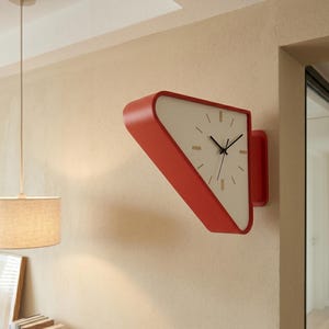 Triangulär hörnklocka | Maritim stationsstil, retro industriell design, bioplastkonstruktion
