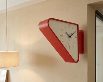 Reloj de esquina triangular / Estilo estación marítima, diseño industrial retro, construcción de bioplástico