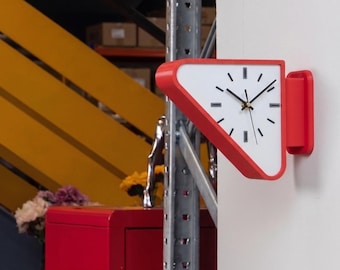Orologio angolare triangolare / Stile stazione marittima, design industriale retrò, costruzione in bioplastica