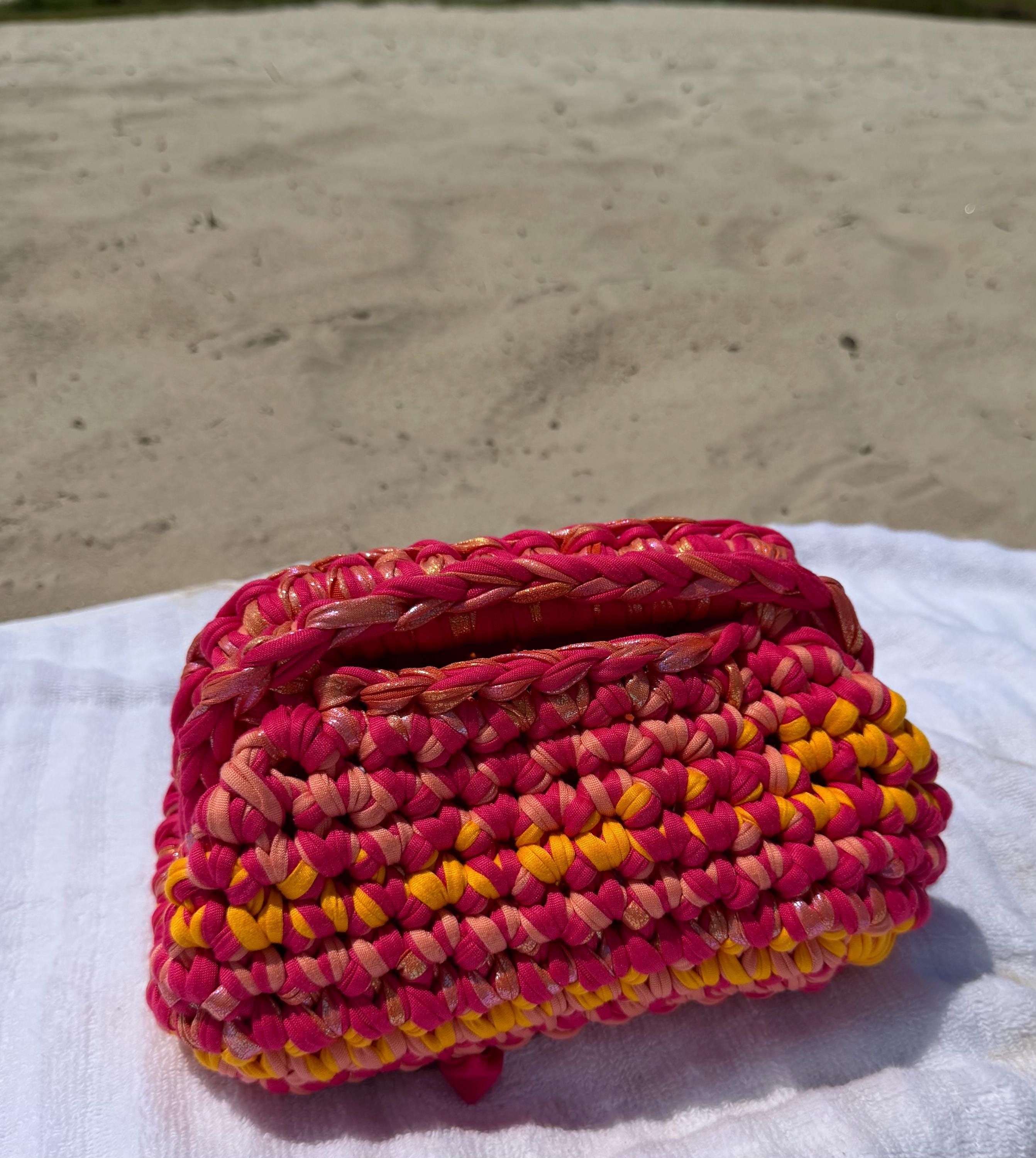 40 Small Purse Crochet Patterns for Chic, Portable Bags and Mini Accessories 29 Maui Sun Clutch Crochet Clutch Pattern Beginner T-Shirt