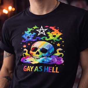 Op de afbeelding: Een witte keramische mok met een zwart handvat en de tekst "But First, Coffee" in een zwarte, handgeschreven lettertype. De mok staat op een wit oppervlak.