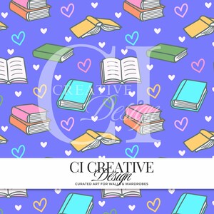 Könnte beinhalten: Ein sich wiederholendes Muster auf violettem Hintergrund mit verschiedenen Büchern in Rosa, Grün, Blau und Gelb, durchsetzt mit kleinen weißen, rosa und gelben Herzsymbolen. Der Text CI CREATIVE DESIGN ist in der Mitte sichtbar.