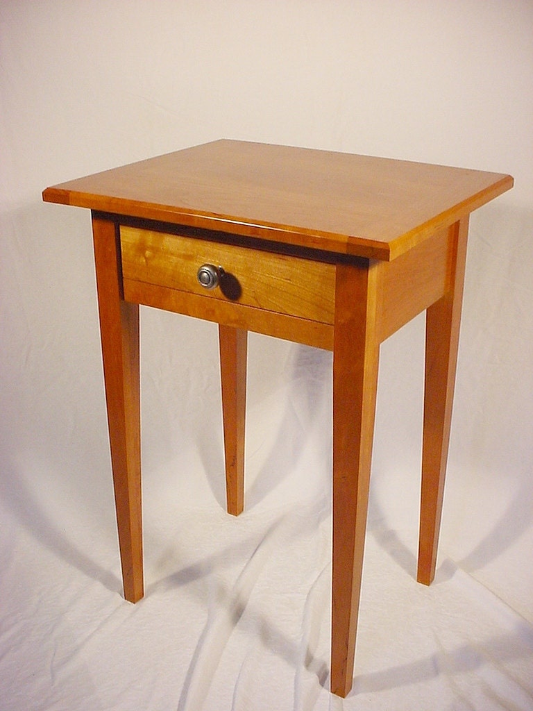 Shaker style end table deals