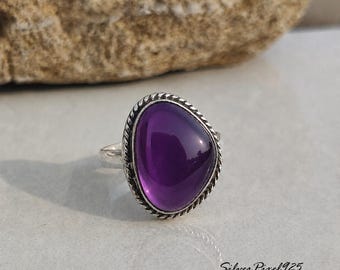 Natural Amethyst Ring, 925 Sterling Silver, Freeform Trillion Cabochon Purple Gemstone Ring, Artisan Boho Jewelry