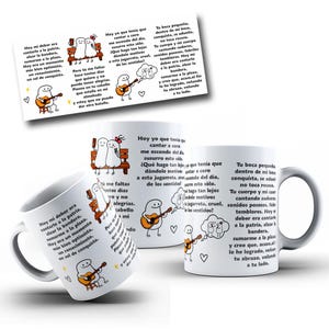Pode incluir: Duas canecas de cerâmica branca com texto em preto em espanhol e ilustrações de figuras de palito. Uma figura toca uma guitarra laranja enquanto outra se senta num banco. O design inclui pequenos símbolos de coração e versos poéticos impressos.