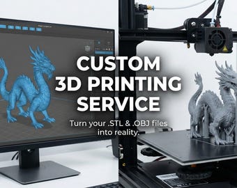Może przedstawiać: Drukarka 3D z wydrukowanym modelem smoka. Monitor komputera wyświetla niebieski model smoka. Tekst brzmi "CUSTOM 3D PRINTING SERVICE" i "Zamień swoje pliki .STL & .OBJ w rzeczywistość."