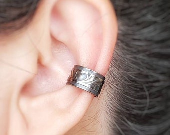 Örhängen i oxiderat sterlingsilver, hjärtformat brett örhänge, smycken utan piercing